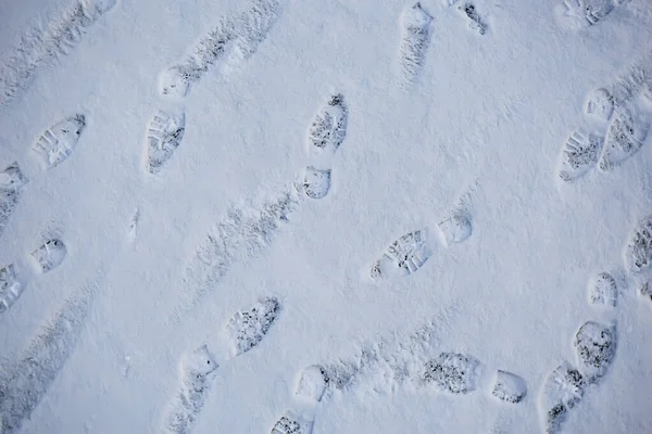 Следы Асфальт Снег Лед Человеческие Следы Обуви Снежная Погода — стоковое фото