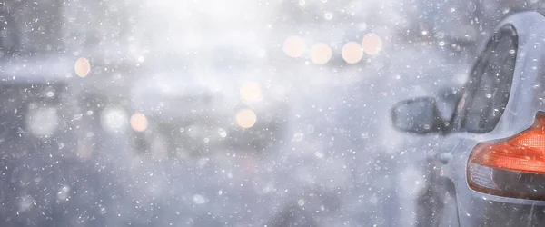 Vista Carretera Invierno Desde Coche Tráfico Ciudad Estacional Mal Tiempo —  Fotos de Stock