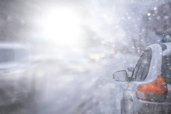 Vista Carretera Invierno Desde Coche Tráfico Ciudad Estacional Mal Tiempo —  Fotos de Stock