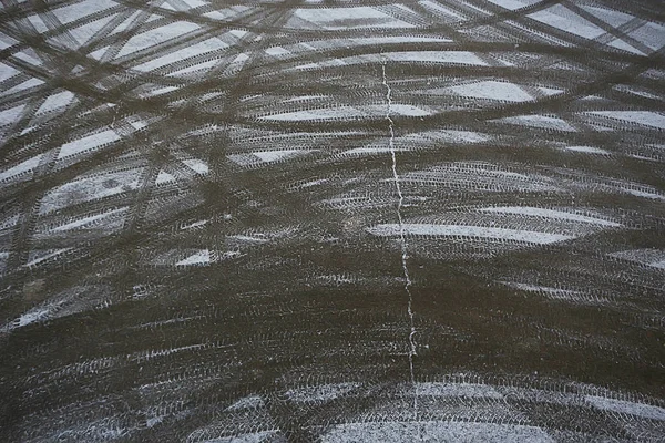 Ślady Opon Śnieżnej Drodze Tekstura Zimowa Droga Lód Transport Samochodowy — Zdjęcie stockowe
