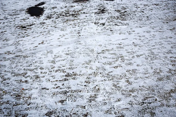 Spuren Asphalt Schnee Eis Menschliche Spuren Von Schuhen Schneewetter — Stockfoto