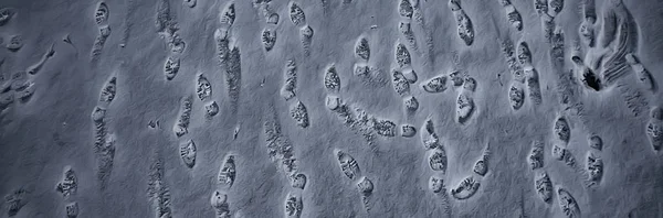 Spår Asfalt Snö Mänskliga Spår Från Skor Snö Väder — Stockfoto