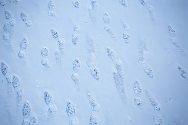 Следы Асфальт Снег Лед Человеческие Следы Обуви Снежная Погода — стоковое фото