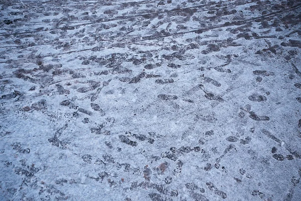 Spuren Asphalt Schnee Eis Menschliche Spuren Von Schuhen Schneewetter — Stockfoto