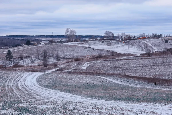 Winter Dorf Saisonale Landschaft Relief Hügelige Aussicht Holzhäuser Verschneite Landschaft — Stockfoto