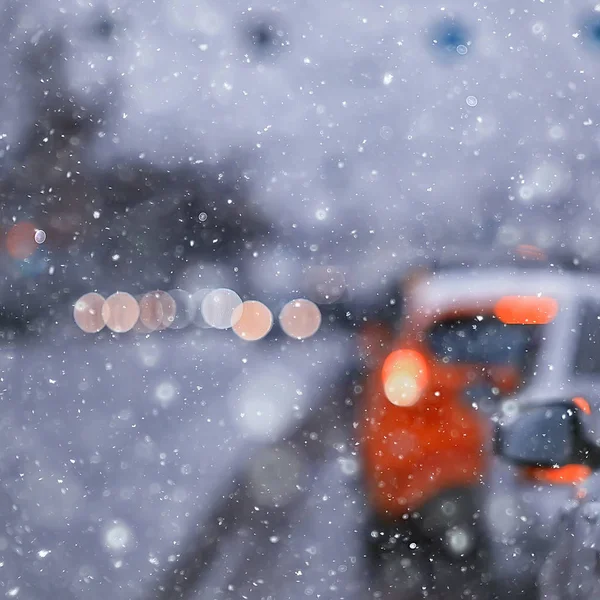 Vista Carretera Invierno Desde Coche Tráfico Ciudad Estacional Mal Tiempo —  Fotos de Stock