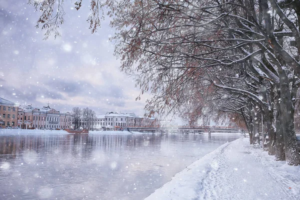 冬季景观 城市河流堤岸景观 十一月景观 — 图库照片