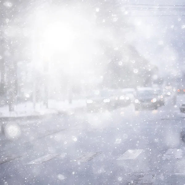 Utsikt Över Vintervägen Från Bilen Trafik Den Säsongsbetonade Staden Dåligt — Stockfoto