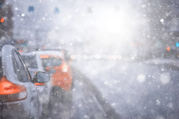 Vista Carretera Invierno Desde Coche Tráfico Ciudad Estacional Mal Tiempo —  Fotos de Stock