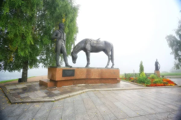 記念碑馬ヴォロダ ロシアの都市の歴史的中心部の風景 — ストック写真