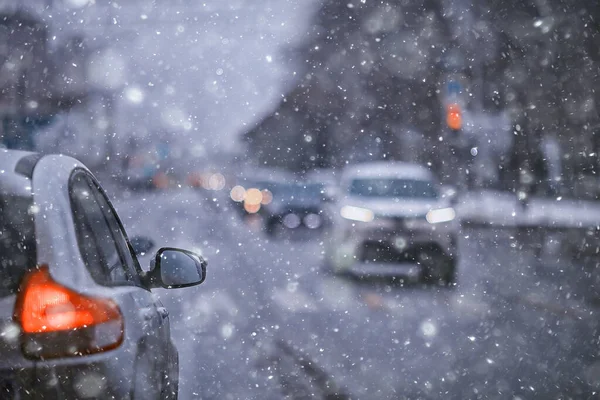 Blick Auf Die Winterstraße Aus Dem Auto Verkehr Der Saisonalen — Stockfoto