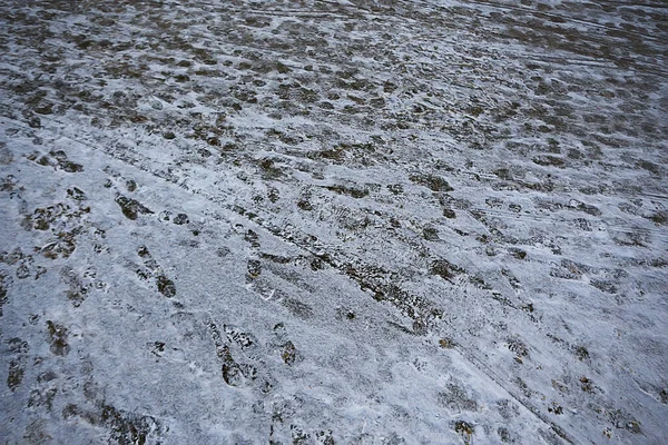 Faixas Asfalto Neve Gelo Trilhas Humanas Sapatos Tempo Neve — Fotografia de Stock