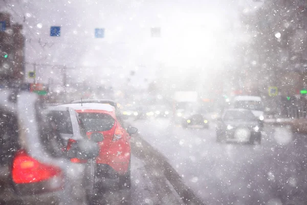 Vista Carretera Invierno Desde Coche Tráfico Ciudad Estacional Mal Tiempo —  Fotos de Stock