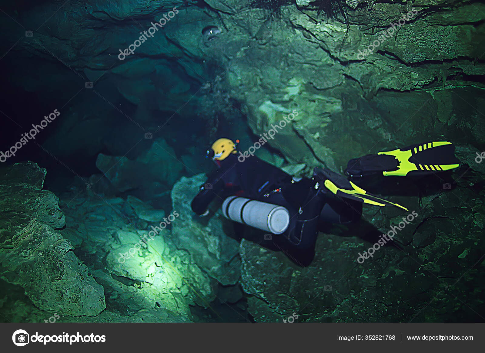 Diving Cenotes Mexico Dangerous Caves Diving Yucatan Dark Cavern Landscape Stock Photo by ©xload