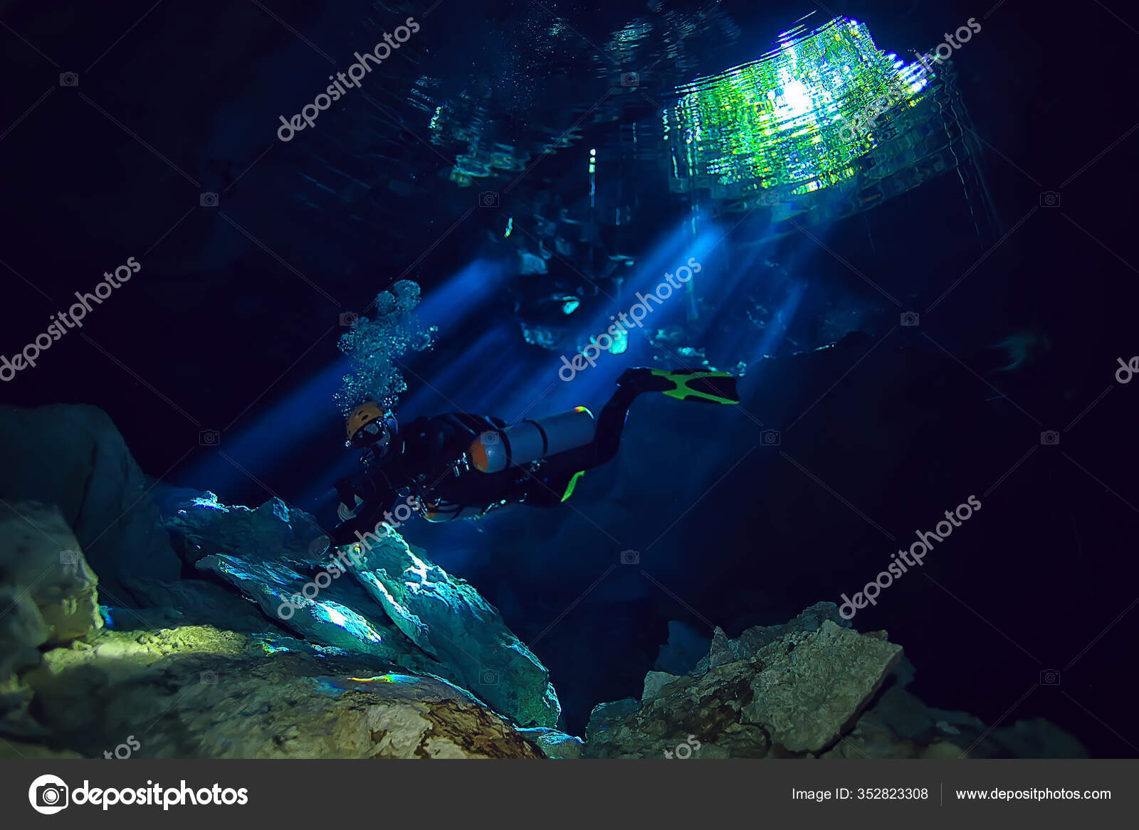 Diving Cenotes Mexico Dangerous Caves Diving Yucatan Dark Cavern Landscape Stock Photo by ©xload