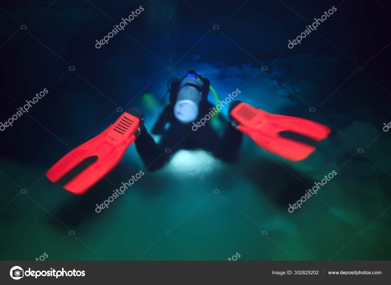 Diving Cenotes Mexico Dangerous Caves Diving Yucatan Dark Cavern Landscape Stock Photo by ©xload