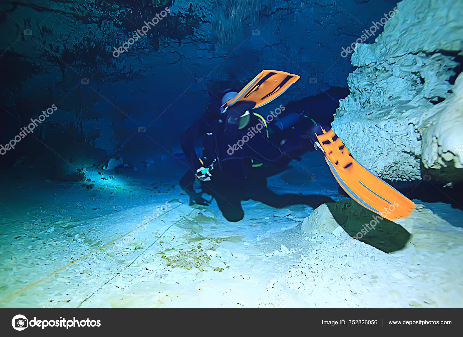 Diving Cenotes Mexico Dangerous Caves Diving Yucatan Dark Cavern Landscape Stock Photo by ©xload