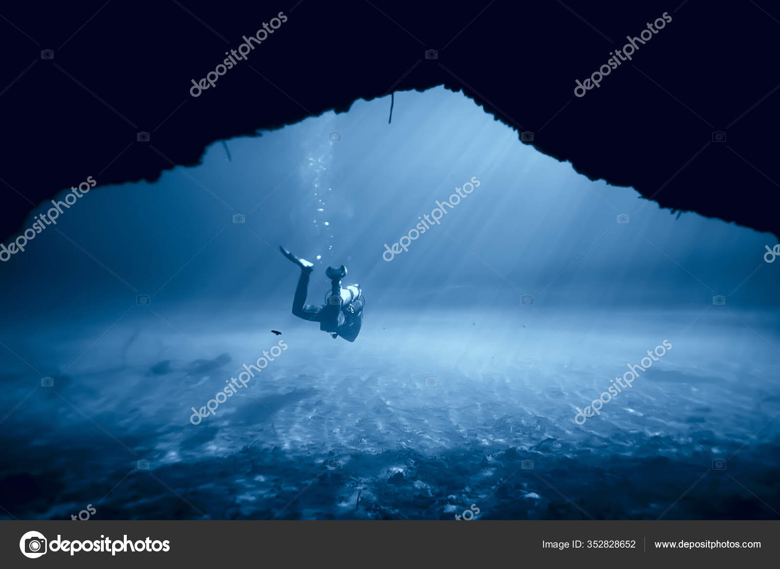 Diving Cenotes Mexico Dangerous Caves Diving Yucatan Dark Cavern Landscape Stock Photo by ©xload