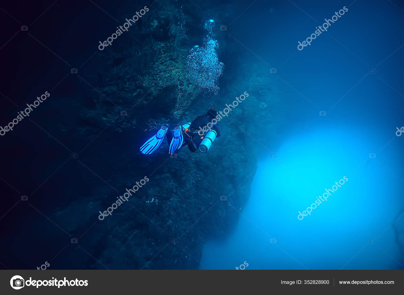 Diving Cenotes Mexico Dangerous Caves Diving Yucatan Dark Cavern Landscape Stock Photo by ©xload