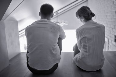 Arkadan bakınca birbirine aşık çift, kadın ve erkek ilişkisi kavramı