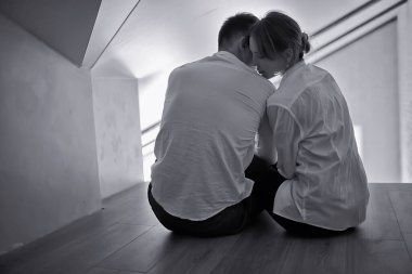 Arkadan bakınca birbirine aşık çift, kadın ve erkek ilişkisi kavramı