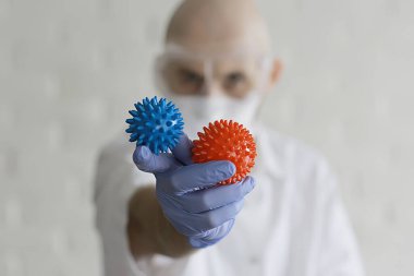 Doktor Coronavirus testi, konsept virüsü, salgın, taklit laboratuvarı biyolojik tehlike