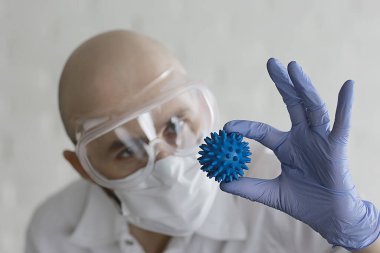 Doktor Coronavirus testi, konsept virüsü, salgın, taklit laboratuvarı biyolojik tehlike