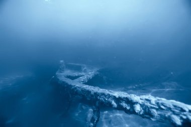 Batık tekne sualtı manzarası, batık dalış, araştırma macerası.