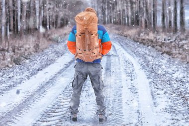 Arktik turist, sırt çantalı bir adam, İskandinavya 'da bir turist, Finlandiya görüşü