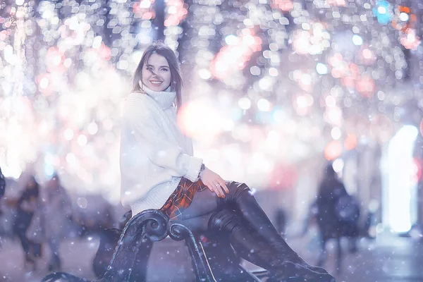 Neve Mulher Cidade Natal Fora Retrato Cidade Queda Neve Jovem — Fotografia de Stock