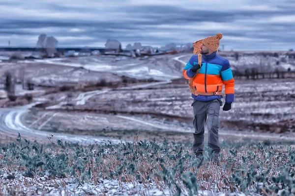 Toerisme Winter Landschap Sneeuw Man Winter Uitzicht Reizen Avontuur Vrijheid — Stockfoto