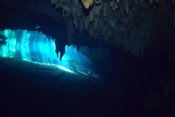 水中洞窟は風景 洞窟ダイビング ユカタンメキシコ 水中の中心部の景色 — ストック写真