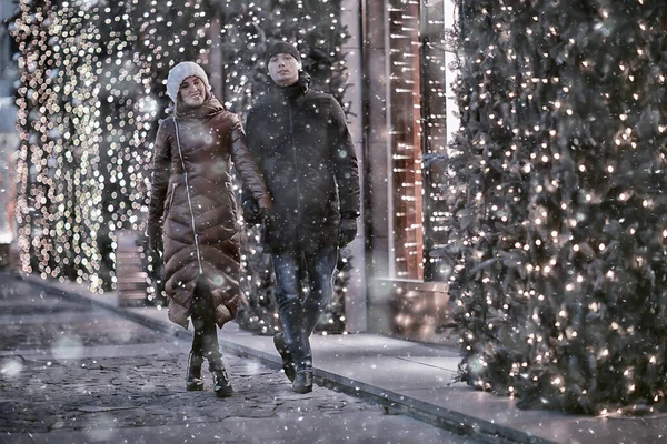 Amoureux Couple Nouvel Rue Marche Nuit Hiver Dans Ville — Photo