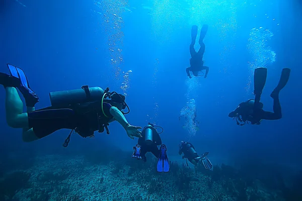 Gruppo Subacquei Acque Fangose Poco Limpide Immersioni Pericolose — Foto Stock