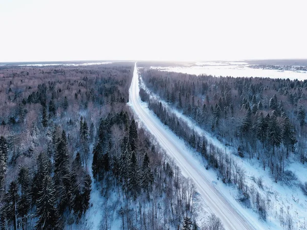 Carro Floresta Inverno Viagem Paisagem Floresta Nevada Natal — Fotografia de Stock