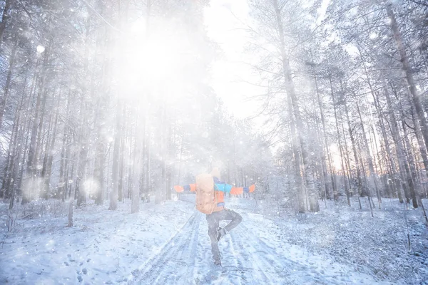 観光冬の風景雪男冬の景色旅行冒険の自由 — ストック写真