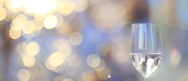 Wit Wijnglas Een Terrasje Uitzicht Lente Een Restaurant — Stockfoto
