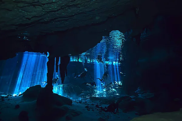 Подводный Мир Пещеры Юкатан Сеноте Темный Ландшафт Сталактитов Землей Дайвер — стоковое фото