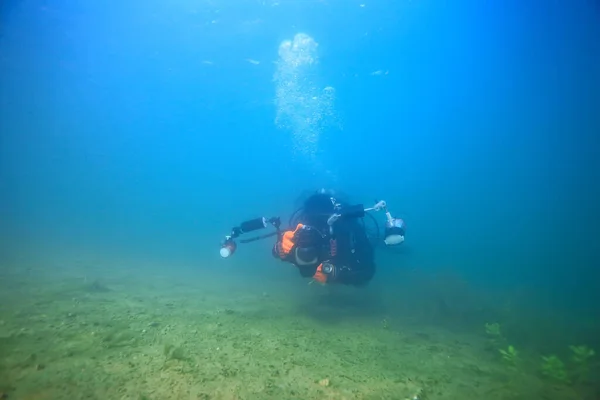 水下摄影师与相机 潜水爱好者特殊爱好水下拳击与相机 — 图库照片