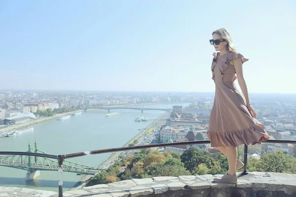 Budapest Chica Verano Vista Panorámica Capital Hungría Puente Del Danubio — Foto de Stock