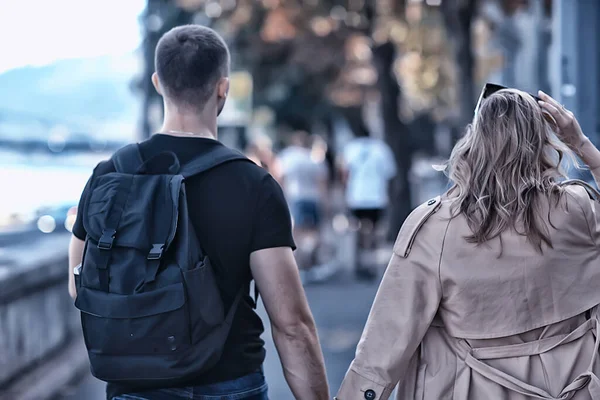 Printemps Promenade Gars Fille Vue Arrière Couple Promenades Dans Ville — Photo