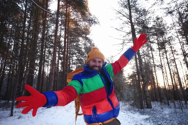 Turist Vinter Landskap Snö Kille Vinter Utsikt Resor Äventyr Frihet — Stockfoto