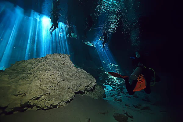Дайвинг Сенотах Мексика Опасные Пещеры Дайвинг Юкатан Темные Пещеры Ландшафт — стоковое фото