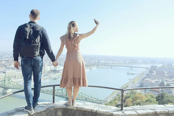 Amantes Menino Menina Vista Panorama Mais Barato Gellert Hill Budapest — Fotografia de Stock