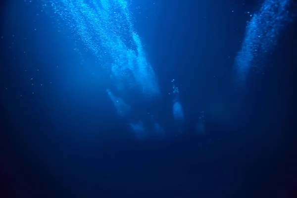 海面下の気泡海の背景ダイビング自然抽象的な背景水中 — ストック写真