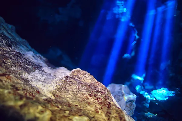 Podwodny Krajobraz Meksyk Cenotes Nurkowania Promienie Światła Pod Wodą Tło — Zdjęcie stockowe