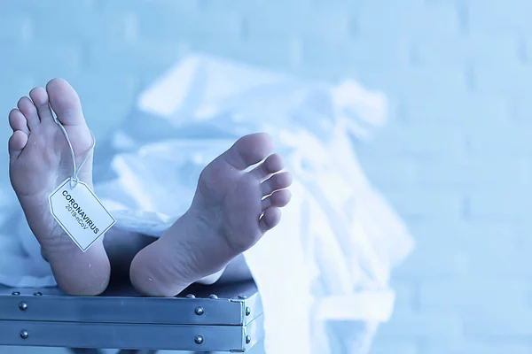 Концепція Імітації Моргу Жертви Коронавірусу Вбита 2019 Року Ноги Трупа — стокове фото