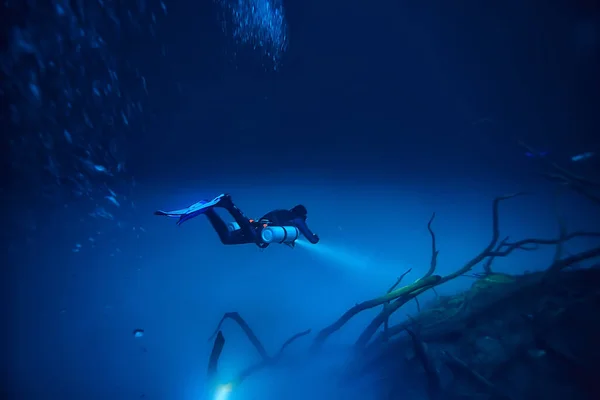 Cenote Angelita Meksika Mağara Dalışı Sualtı Macerası Deniz Altı Sisi — Stok fotoğraf