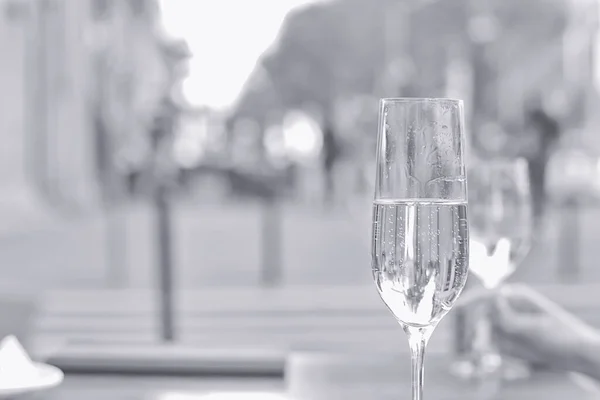 Verre Vin Blanc Dans Café Extérieur Vue Printemps Dans Restaurant — Photo