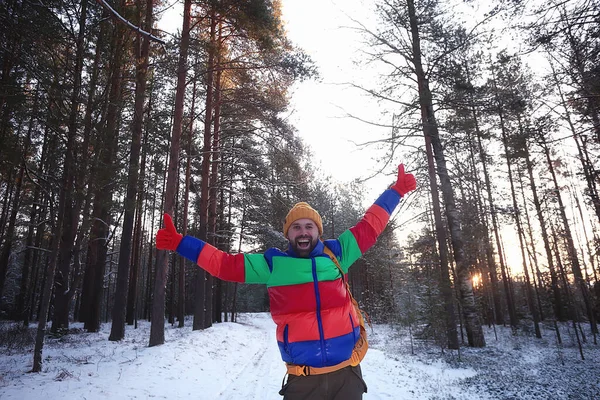 Turist Vinter Landskap Snö Kille Vinter Utsikt Resor Äventyr Frihet — Stockfoto